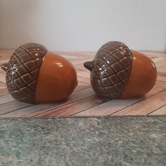 Living Quarters Acorn Salt and Pepper Shakers Ceramic Thanksgiving Fall NEW - Picture 3 of 10